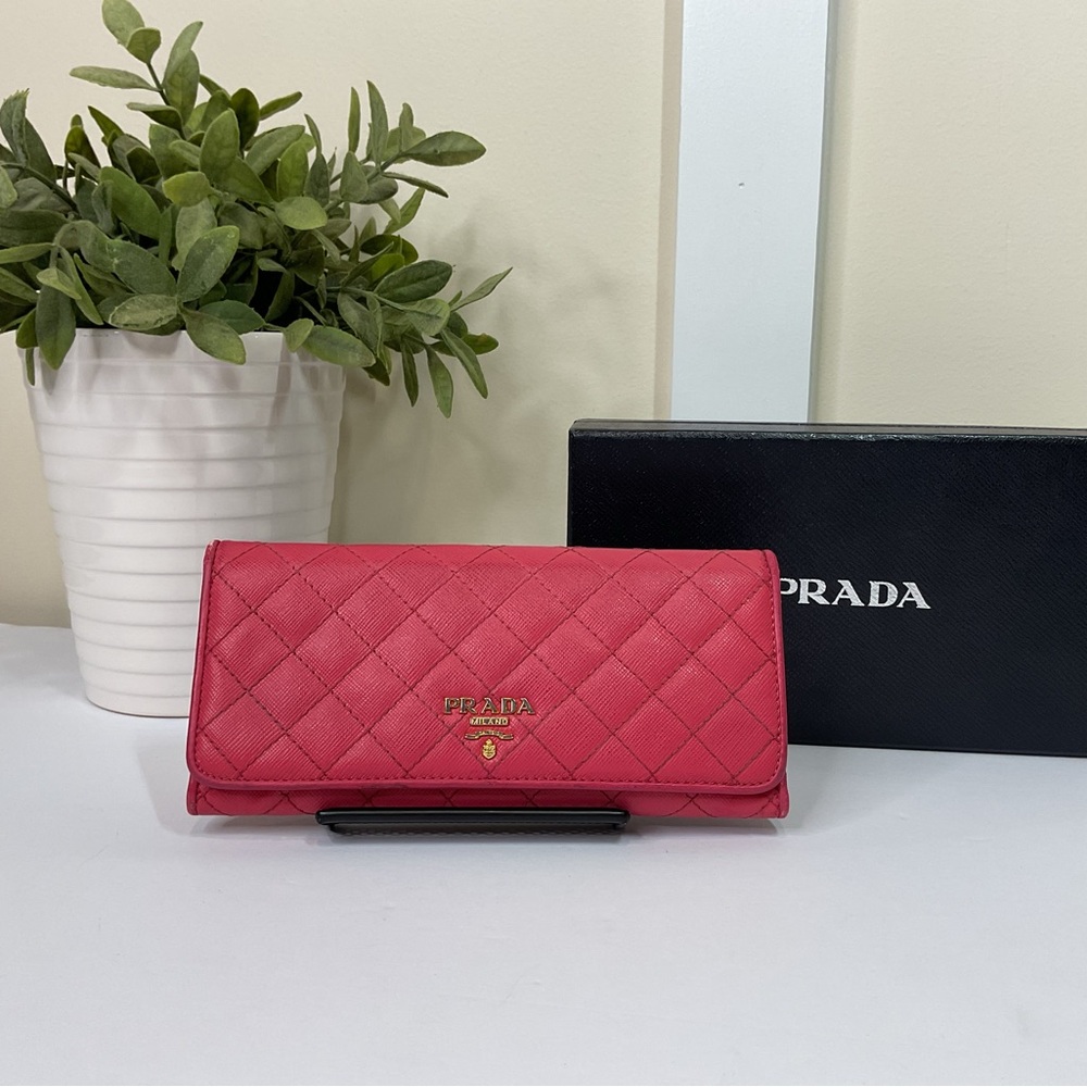 SOLD Prada Authentic Saffiano Fuchsia Quilted Wallet - Picture 1 of 13